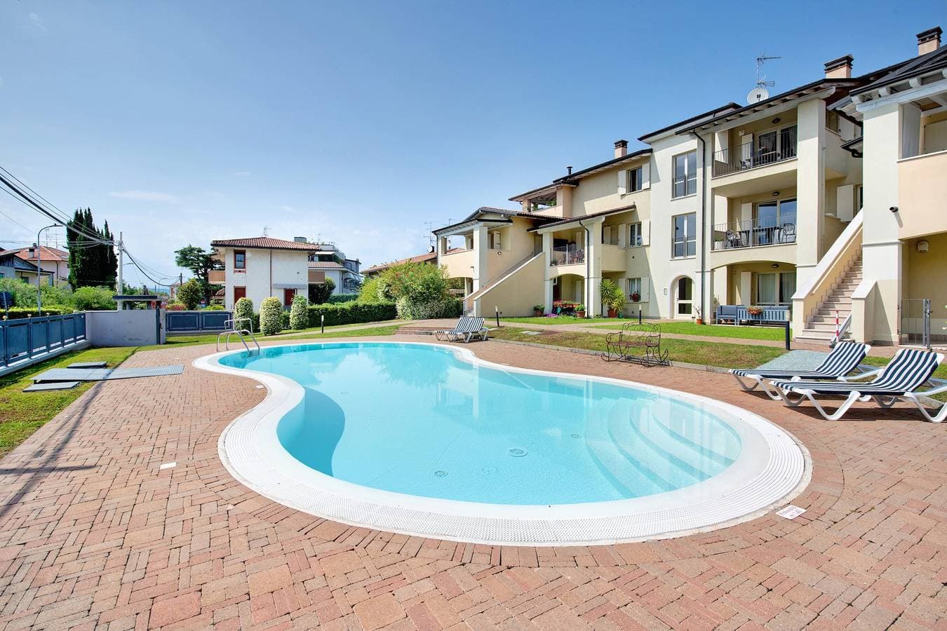 Foto 4 von 21: Ferienwohnung 'Katy Lake Salvia' mit Gemeinschaftspool, privater Terrasse und WLAN