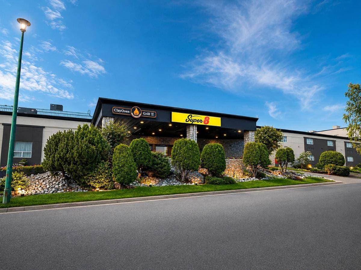 Super 8 by Wyndham Prince George 1