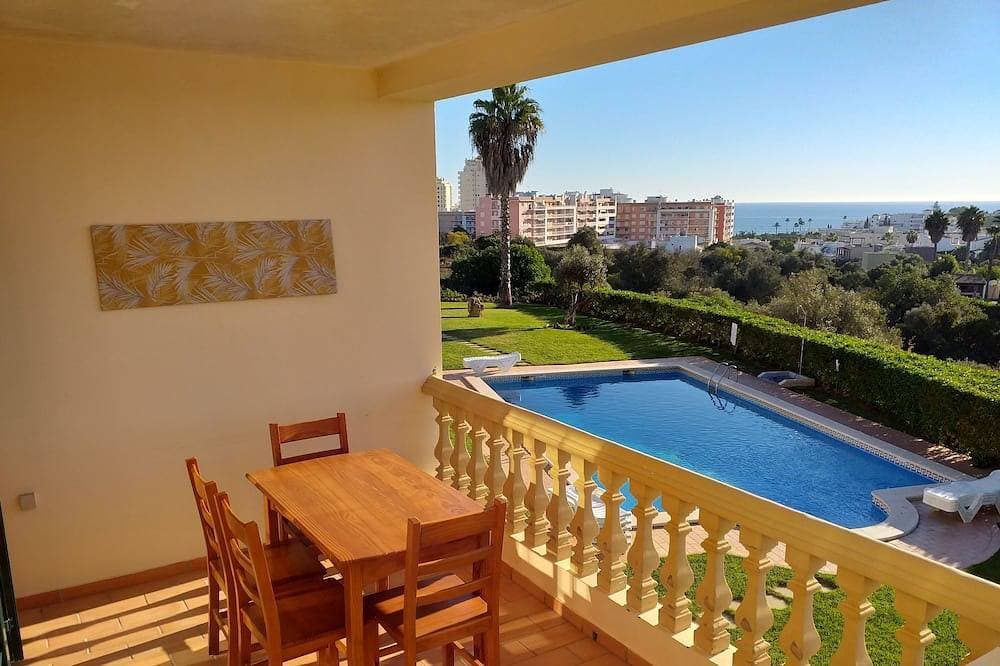 T1 ruhigen sonnigen Balkon mit Blick auf das Meer und die Landschaft Armacao de Pera Algarve 1