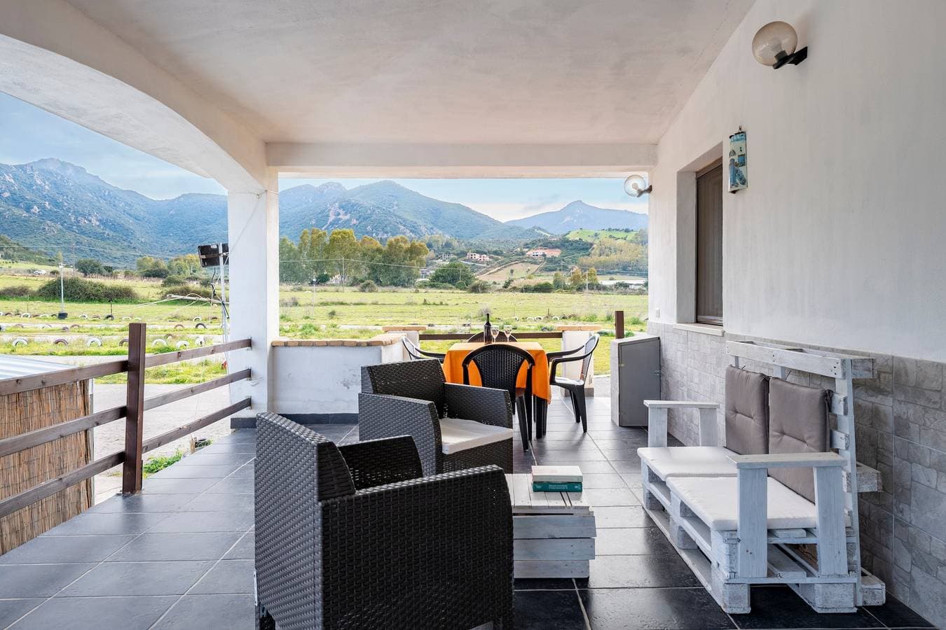 Foto 3 von 25: Ferienhaus 'Casa I Ginepri' mit Bergblick, Garten und WLAN