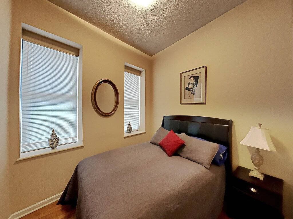 Foto 6 von 18: Amazon Alexa aktiviert Wohnung einen Block vom Park entfernt