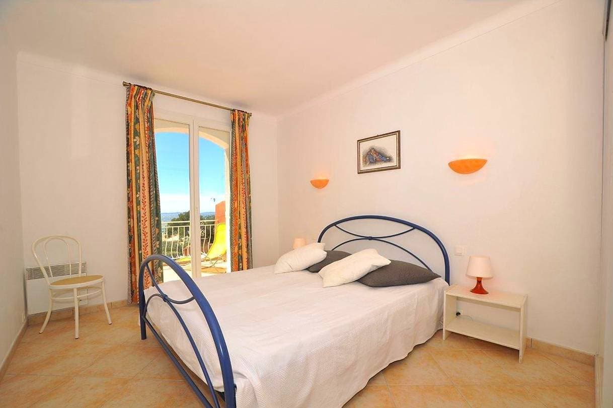 Foto 11 von 26: (4) Apartment mit Beheiztem Pool und Blick Aufs Meer zu 10 meter vom Strand