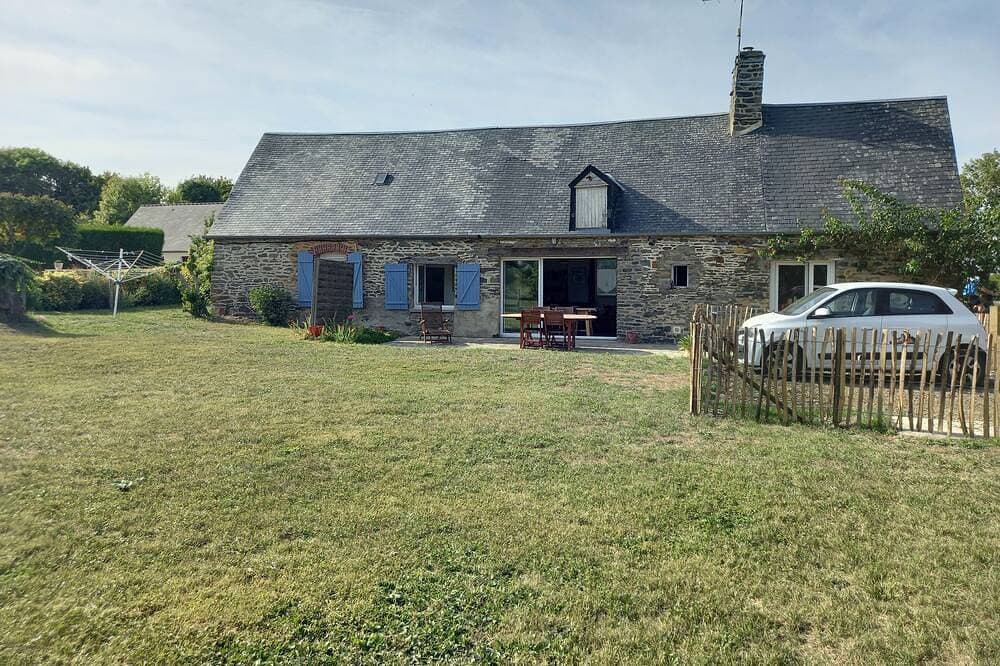 Single-storey house 100 m from the strikes 1