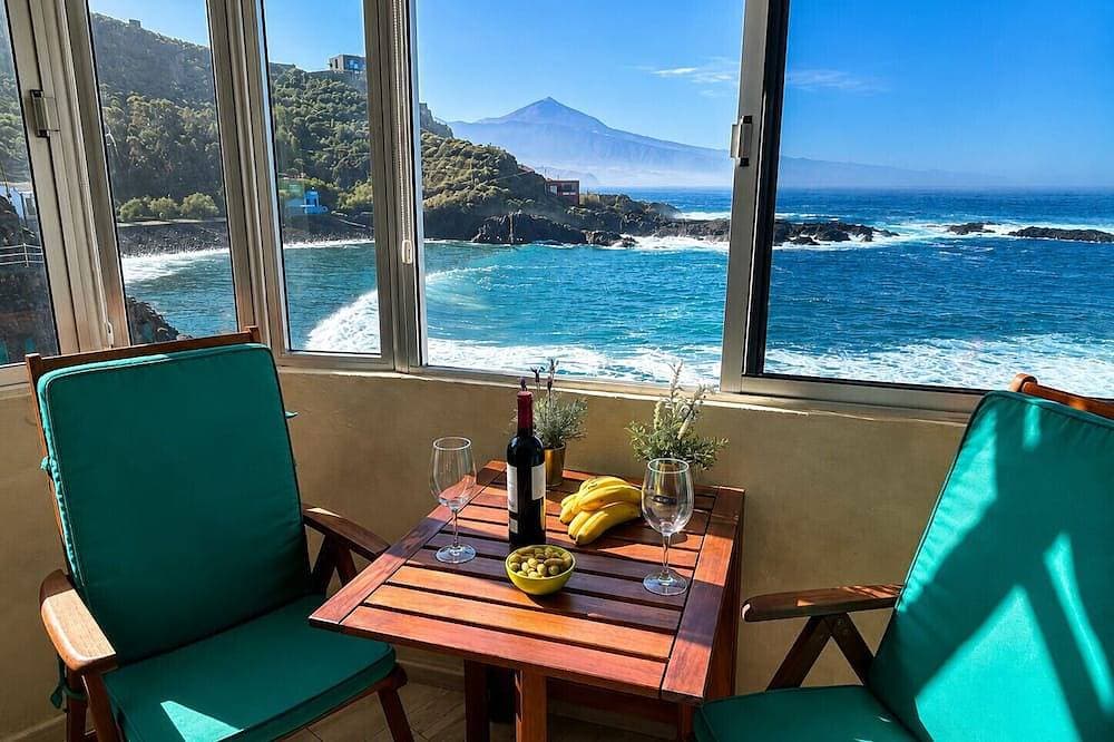 The Waves · Natural Pools & Sea Views, El Pris 1