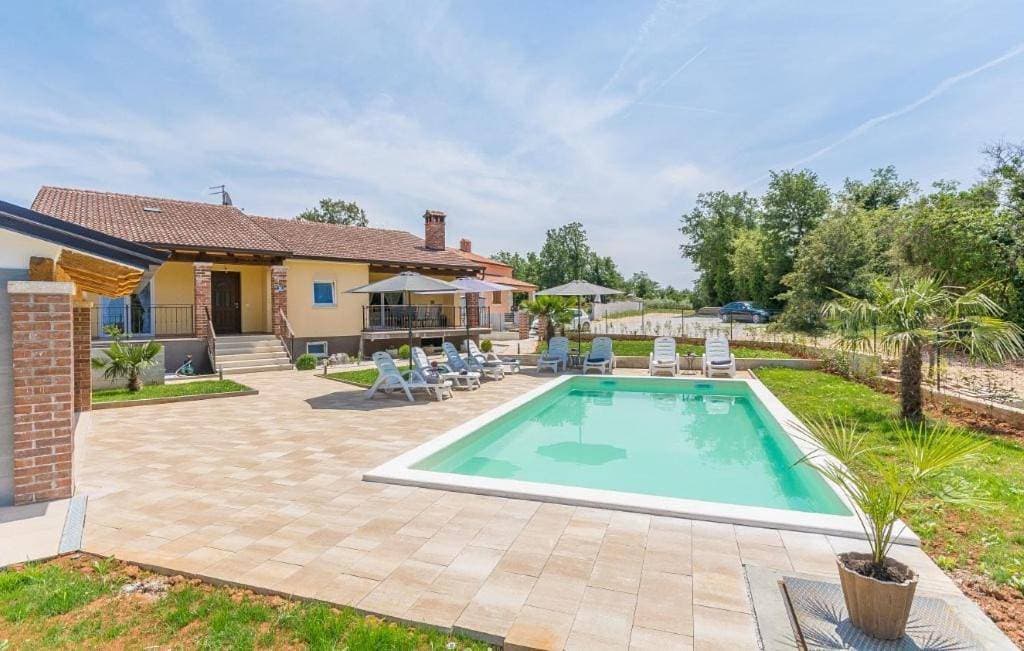 Foto 3 von 36: Villa with Private Pool
