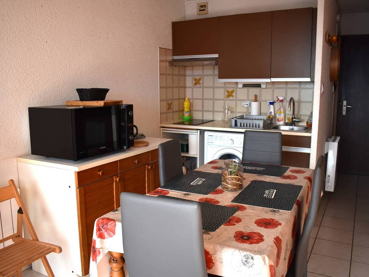 Foto 3 von 10: Studio-Kabine im Zentrum, Direktzugang zu den Pisten, WIFI, Parkplatz