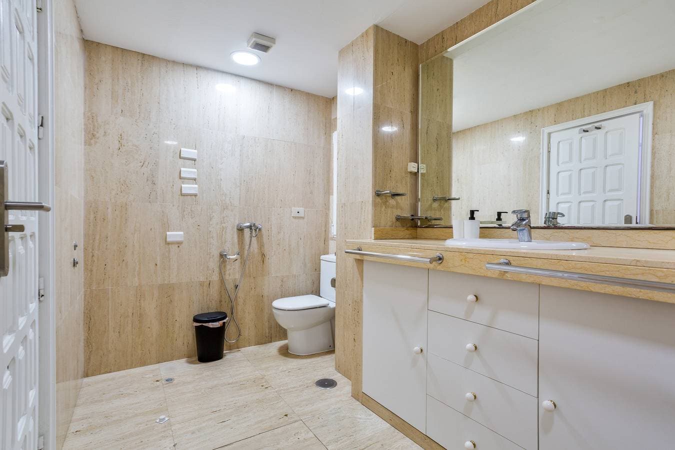 Foto 12 von 31: Ferienwohnung 'Familiar Privado' mit Balkon, WLAN und Klimaanlage