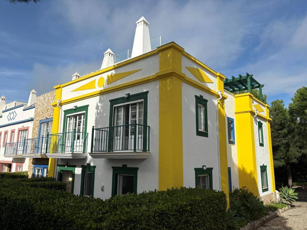 V4 Praia Verde - 8 to 11 People, 5 min beach walk 1
