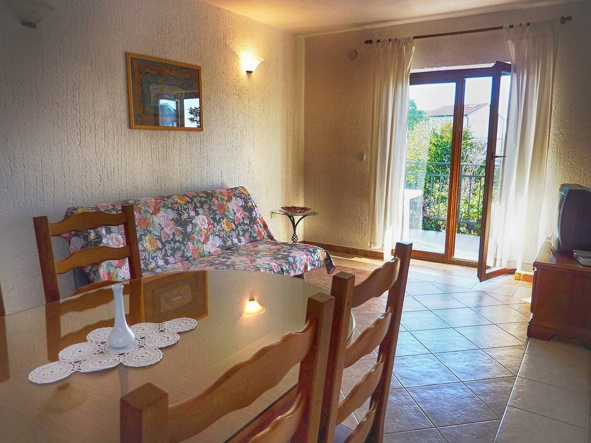 Foto 9 von 19: One bedroom apartment with large balcony and partial sea view