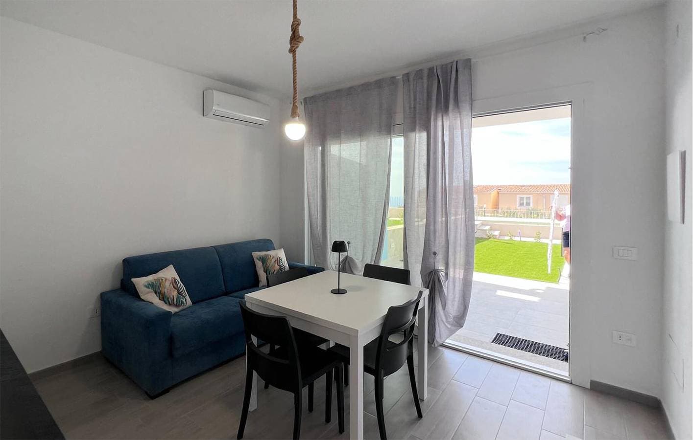 Foto 9 von 22: Apartment mit Meerblick und Pool in der Nähe des Strandes La Marinedda