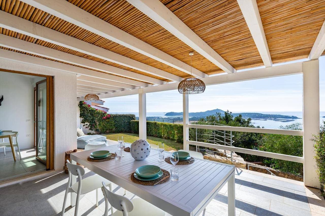 Foto 3 von 5: Villa with Sea View