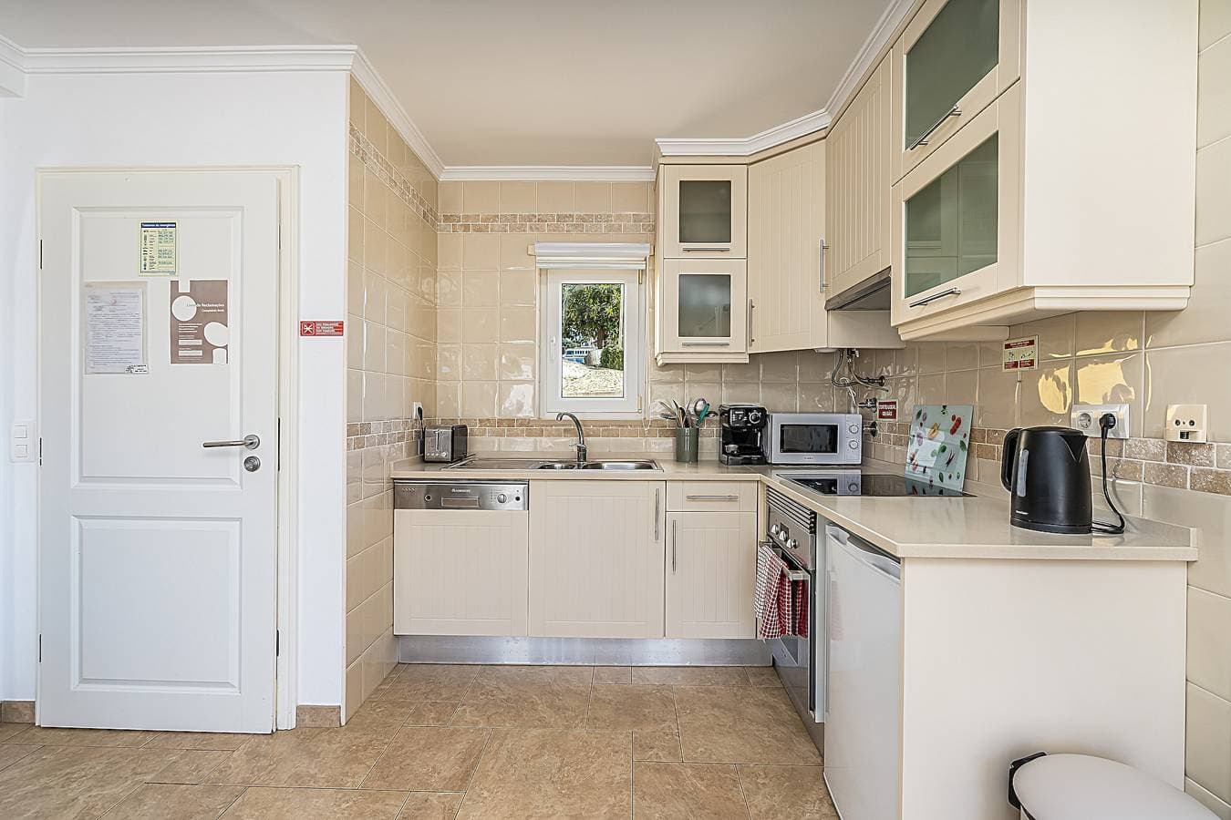 Foto 9 von 36: Ferienwohnung 'Beach Apt 1' mit Meerblick, Wi-Fi und Klimaanlage