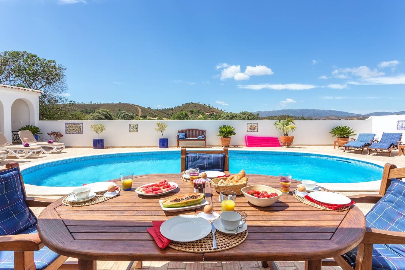 Foto 2 von 33: Villa Sagres mit Bergblick, Pool & WLAN