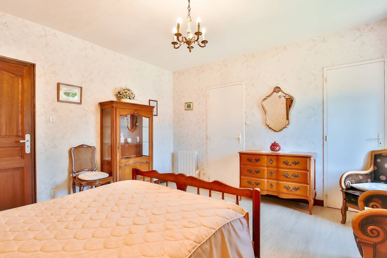 Foto 12 von 26: Authentisches Gästezimmer im normannischen Herrenhaus – hausgemachtes Frühstück inklusive