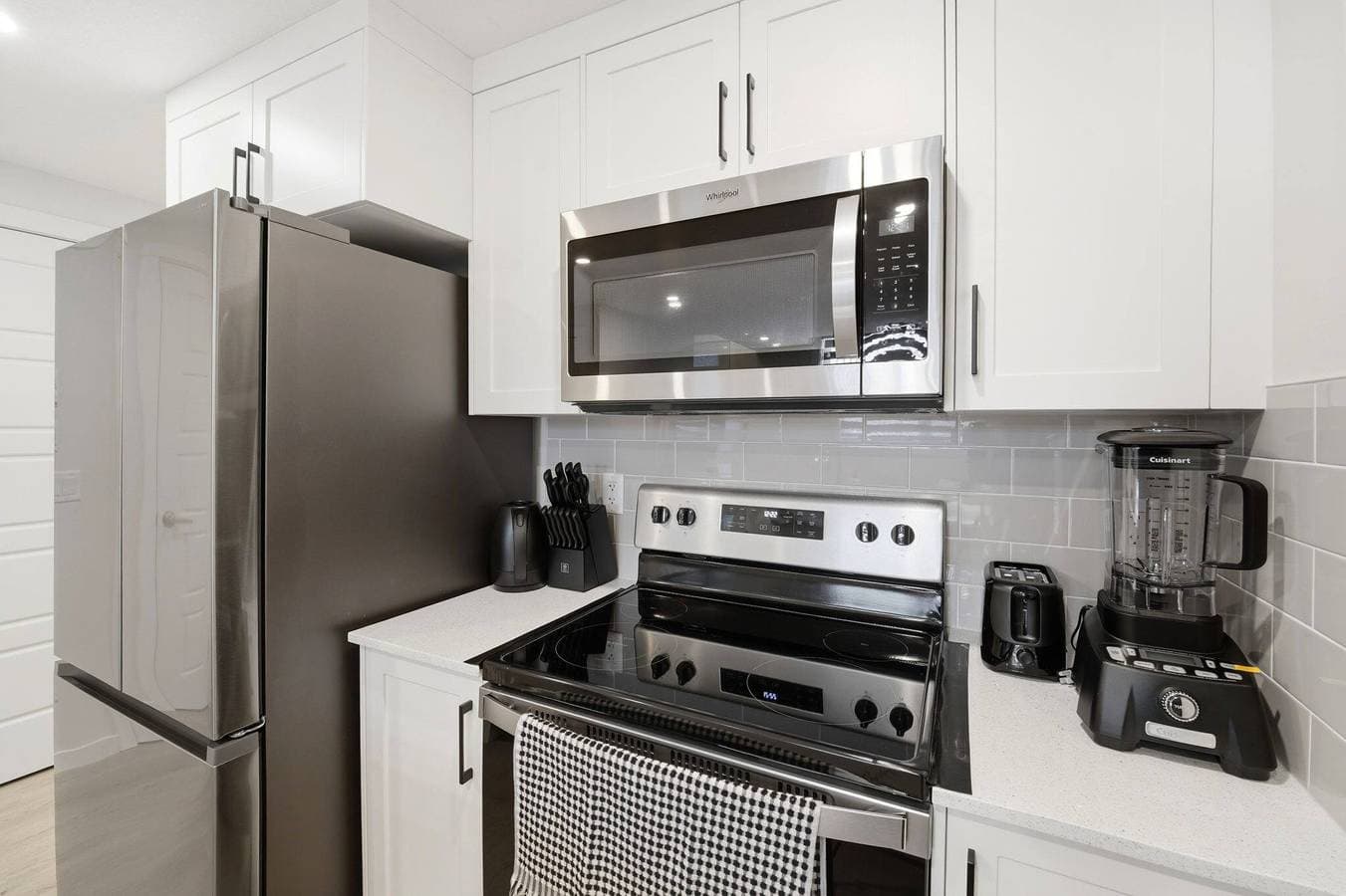 Foto 13 von 30: Livingston Haven - Moderne Privatsuite mit 1 Schlafzimmer