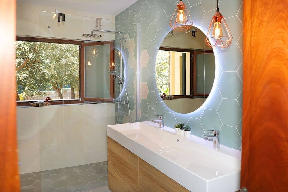 Foto 9 von 30: Familienvilla mit privatem Pool, Jacuzzi, großem Garten und Freizeitbereich