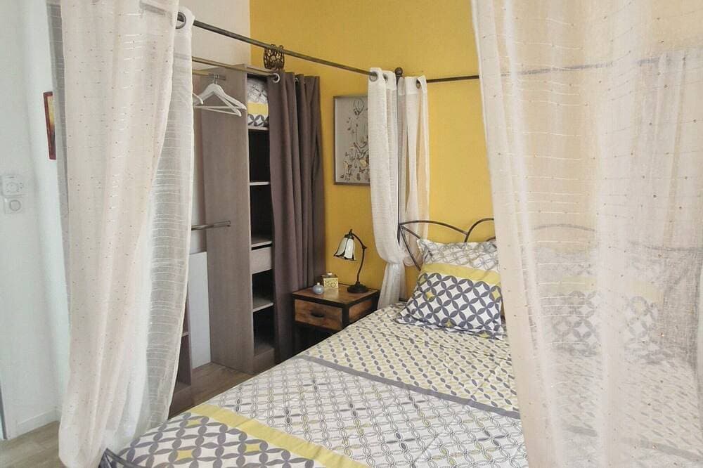 Foto 3 von 23: A beautiful bed-and-breakfast in the Ardèche, in a quiet setting surrounded by scrubland.