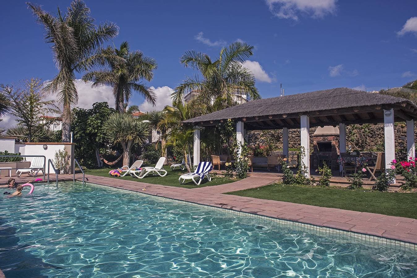 Foto 4 von 49: Vista mar, jardín privado