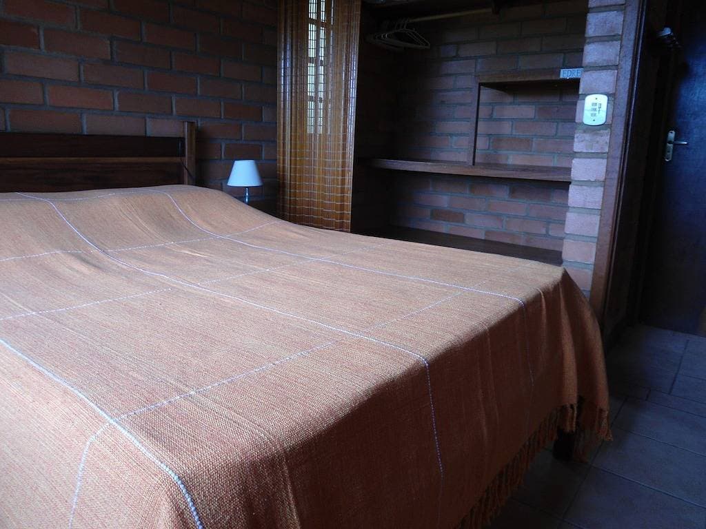 Foto 7 von 18: Canto das Águas Bungalows, Wasserfall mit natürlichem Pool