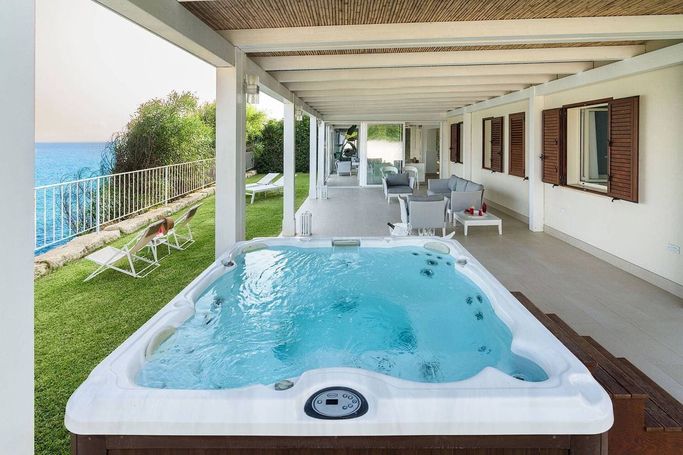 Foto 2 von 45: Villa für 6 Personen mit Terrasse