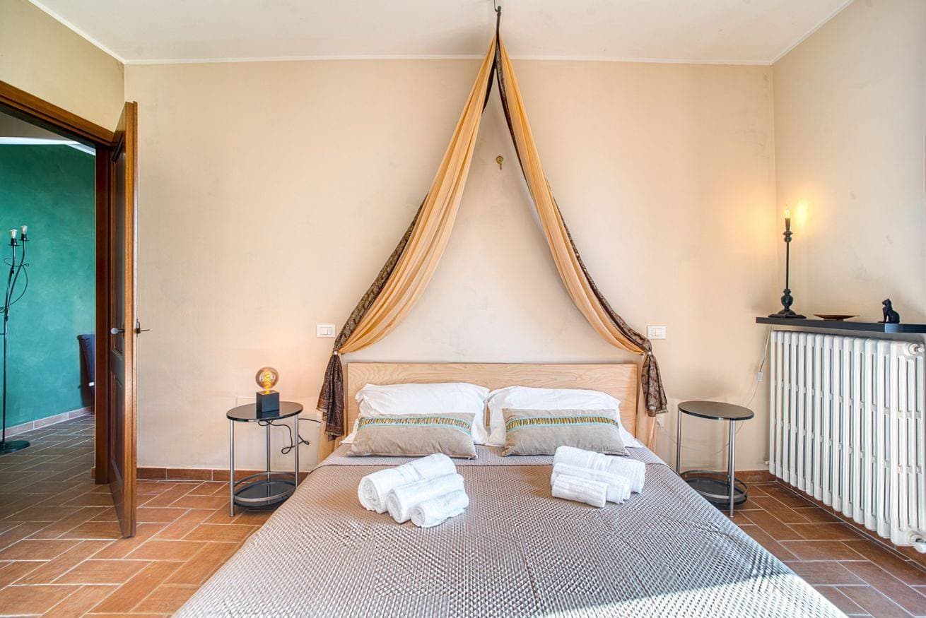 Foto 11 von 19: GuestHost - Casale dei Tramonti - Nature's Haven Olivi Apartment in Renovated Farmhouse with Pool