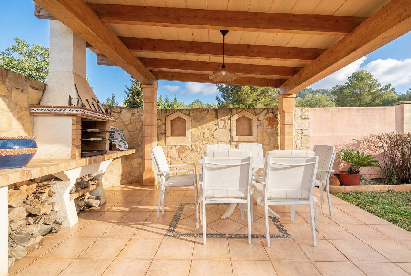 Foto 2 von 31: Villa Epi – Ruhige Villa in Wohngegend mit privatem Pool und Garten