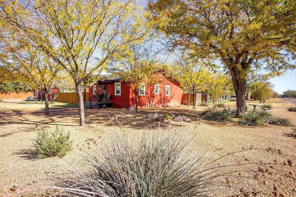 Foto 10 von 28: 2 Br/1Ba / Immaculate/ Downtown.  Hiike The Canyon. Pets Welcome with Small Fee.