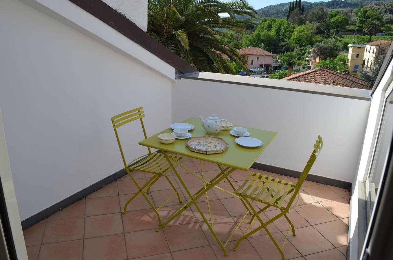 Foto 9 von 27: Helle Altbau-Mansardenwohnung mit romantischer Dachterrasse und Garten