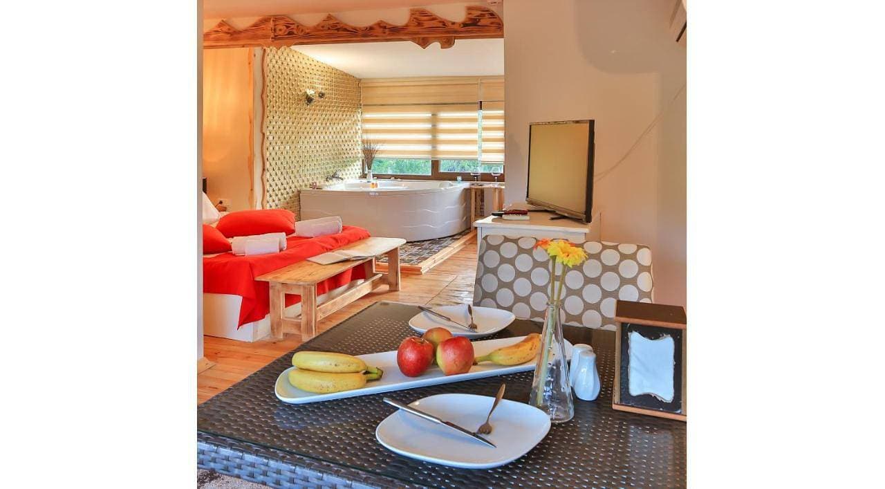 Foto 10 von 16: Deluxe Suite with Spa Bath and Fireplace Heater