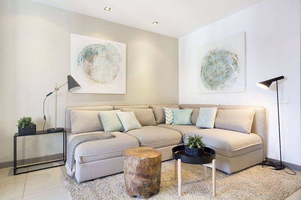 Valencia St. Top Floor Bright & Quiet Apartment 1