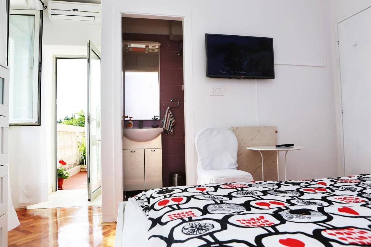 Foto 10 von 32: Double Room with Balcony and Sea View