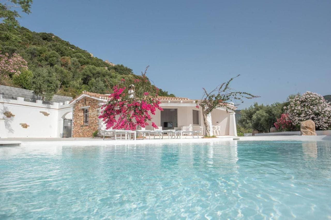 Foto 2 von 89: Villa with Private Pool