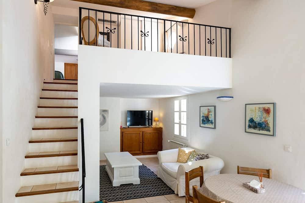 Foto 12 von 30: Cosy cottage near Roussillion, air-conditioned, 14m heated pool,  large grounds.
