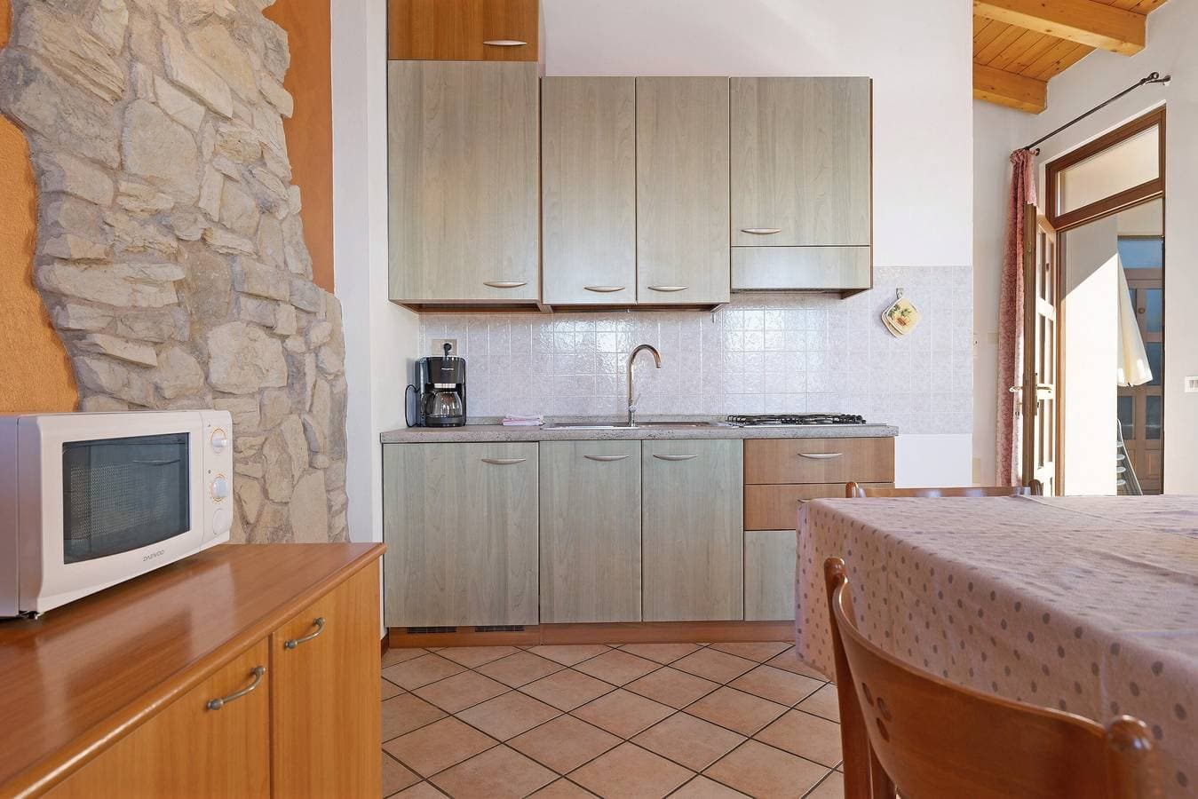 Foto 6 von 39: Ferienwohnung 'Rustico Spagnol 2' mit Seeblick, Pool und WLAN
