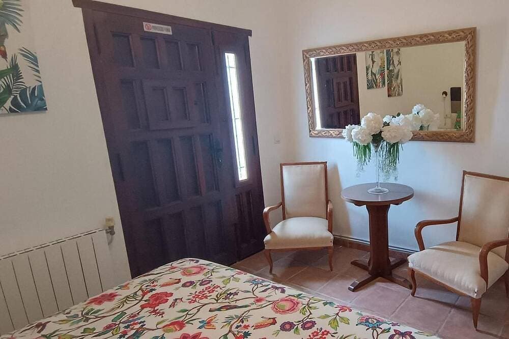 Foto 2 von 12: Zimmer „Naranja“ mit Gemeinschaftspool, WLAN und Klimaanlage