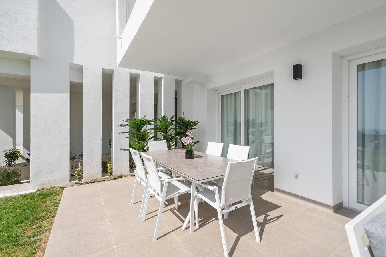Foto 5 von 60: Stylish Garden Apt - Alcazaba Lagoon (1901)