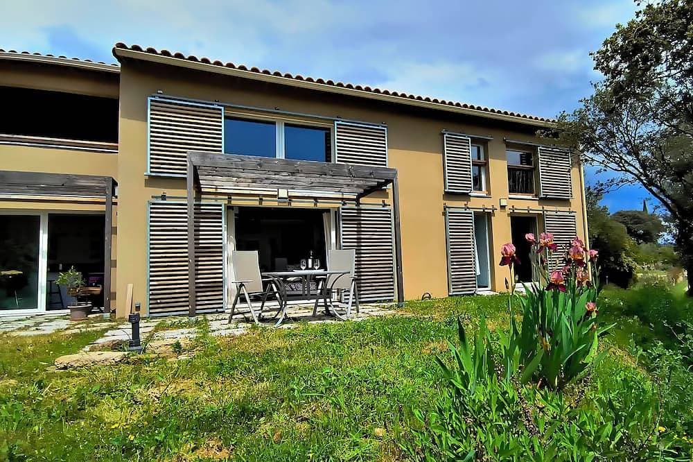 A spacious house with an unobstructed view, at the trailhead 1