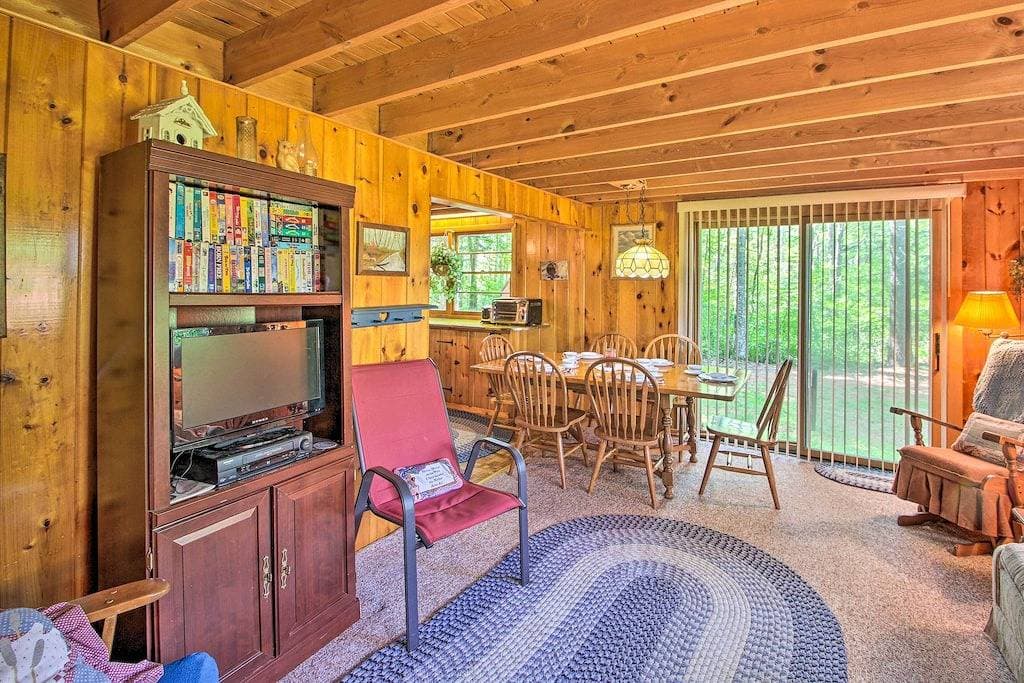 Foto 3 von 25: Neu! Panther Pond Cottage am Wasser mit Terrasse und Grill