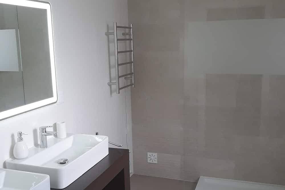 Foto 8 von 30: Genießen Sie modernen Komfort und privaten beheizten Pool im Casa Ambiente Verde