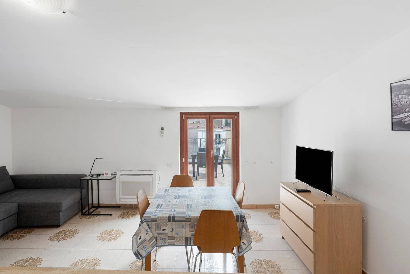 Foto 3 von 20: Apartment 'Ce Tour - Casa Cetara Centro 1' mit privater Terrasse, WLAN und Klimaanlage