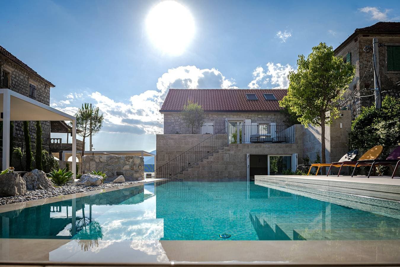 Villa Lastva ist eine Fünf-Sterne-Luxusvilla am Meer mit privatem Pool 1