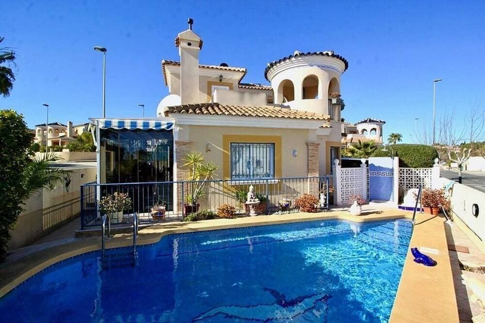 Detached Villa with private pool 1