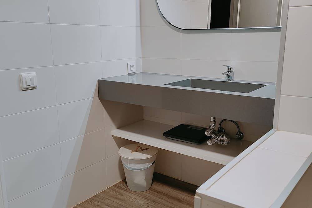 Foto 5 von 30: Casa con Mucho Espacio en Pueblo muy Tranquilo Bien Comunicado. Piscina