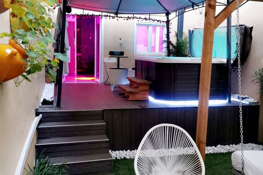 Jacuzzi studio in Lyon Villeurbanne 1