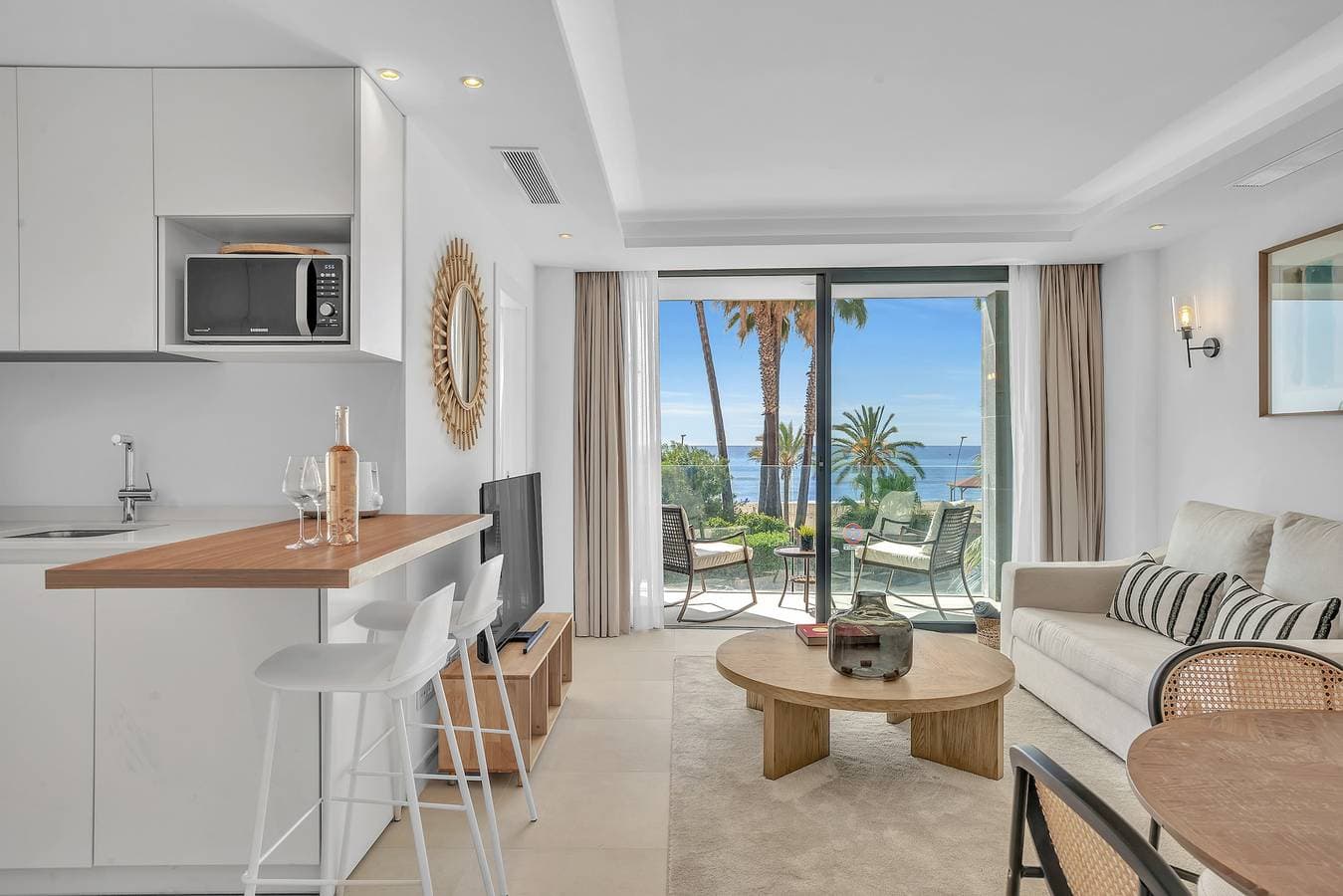 Foto 5 von 48: La Viu - Luxury Beachfront Apartment