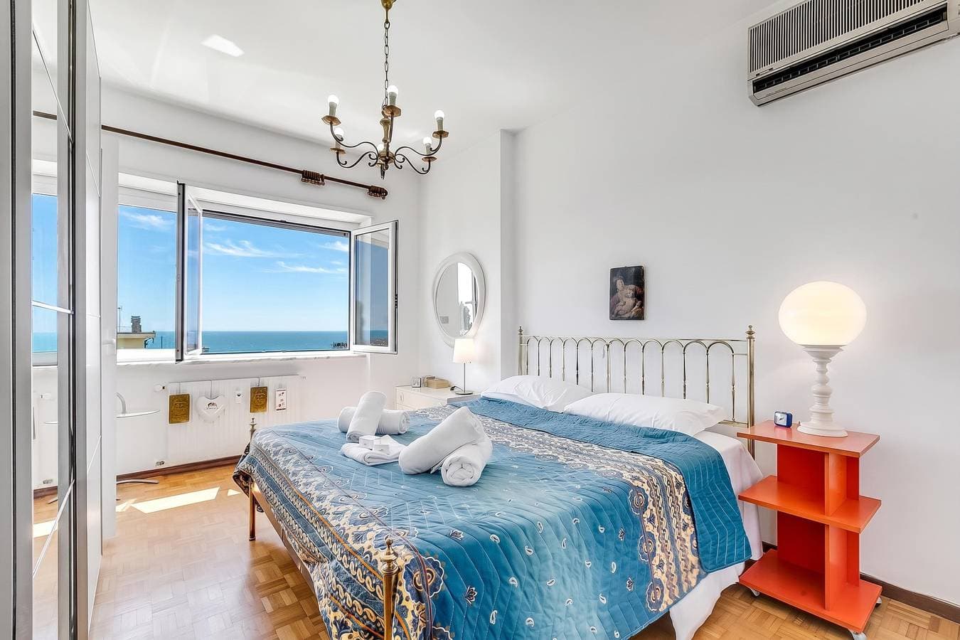 Foto 6 von 30: Owl House, Sea-View Terrace Apt in Sanremo