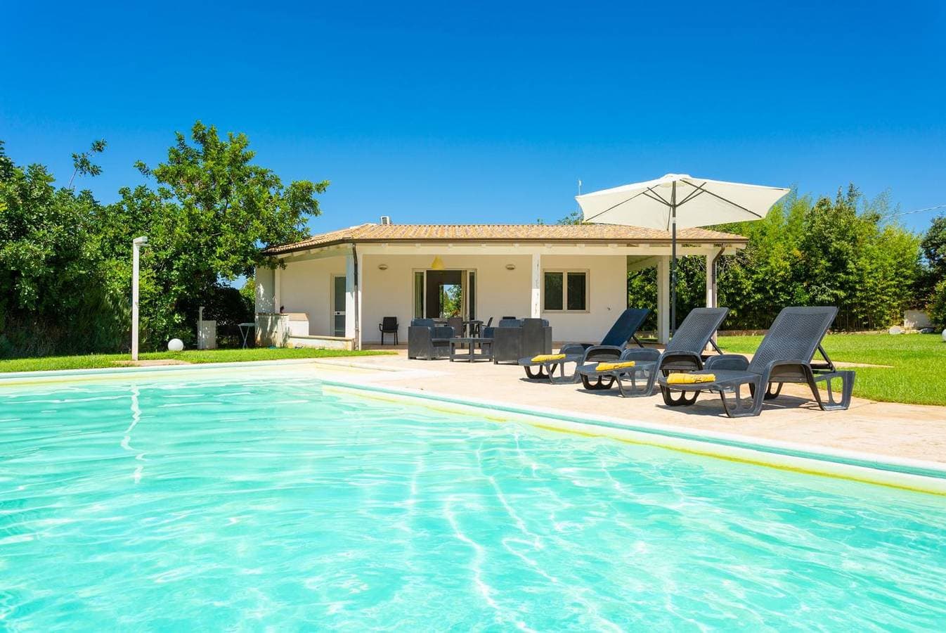 Foto 3 von 27: Villa für 4 Personen mit Meerblick