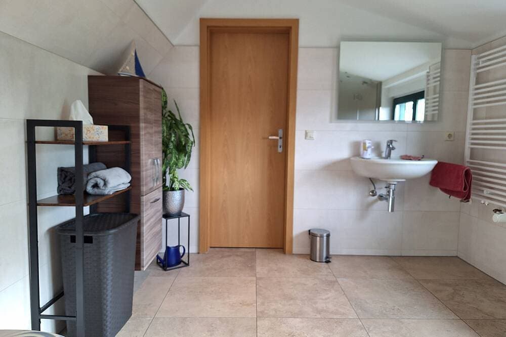 Foto 4 von 25: \"Schwalbennest\" moderne, klimatisierte Ferienwohnung, nah bei  Plau am See.