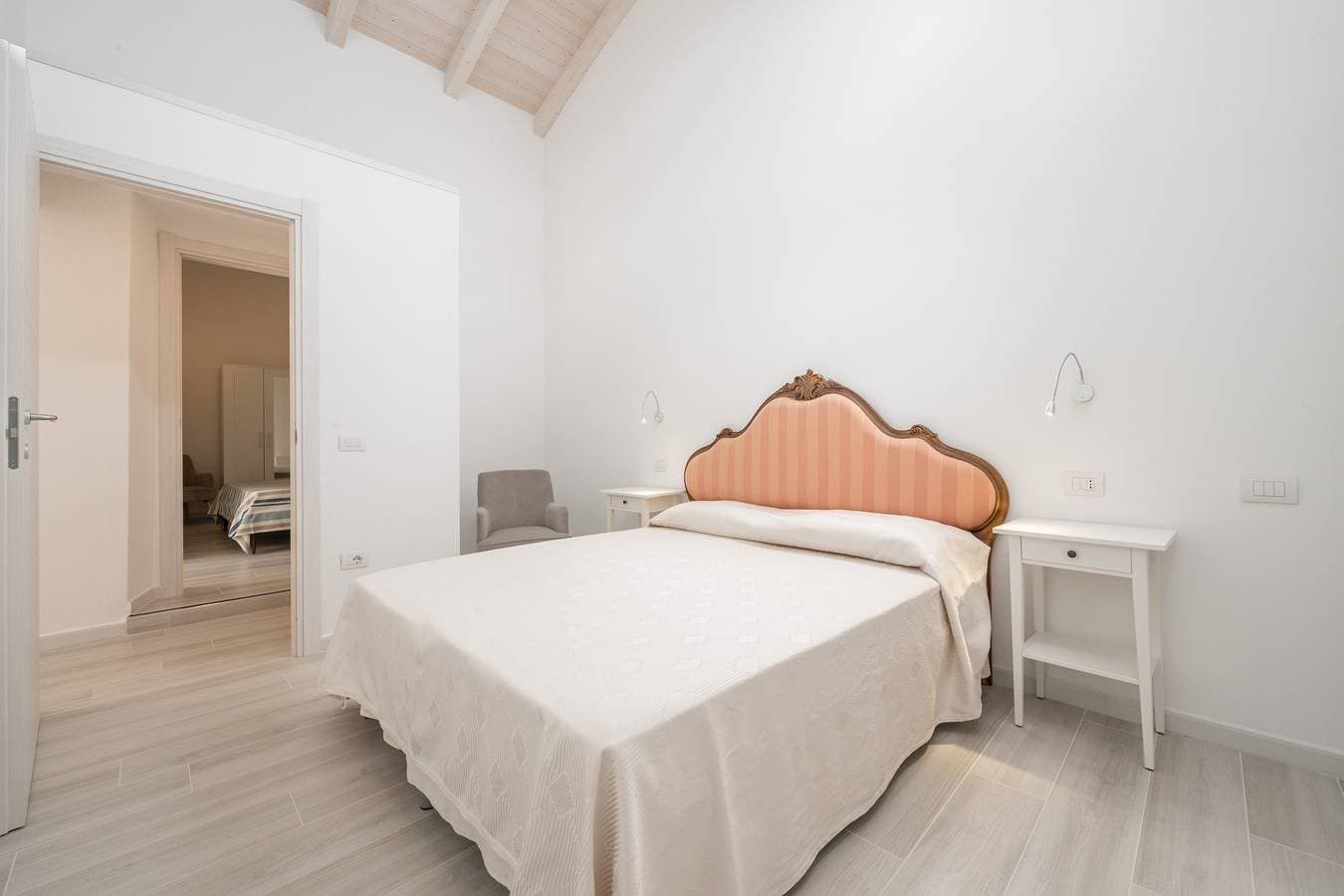 Foto 13 von 32: Ferienwohnung 'Casa Vacanze Riflessi Sul Mare' mit Balkon, Highspeed-WLAN und Klimaanlage