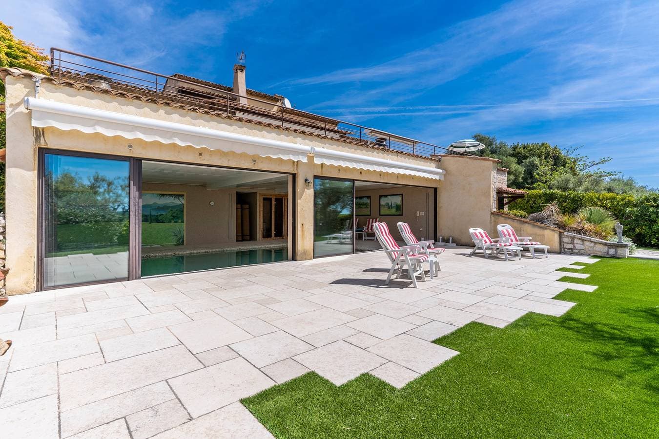 Foto 8 von 23: Ferienhaus für 12 Personen mit Terrasse